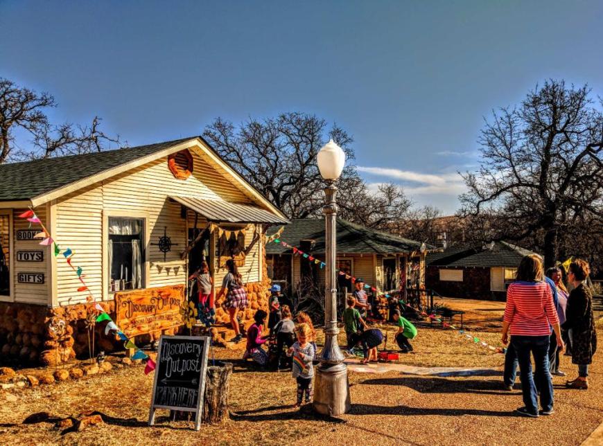 DiscoveryOutpostFront